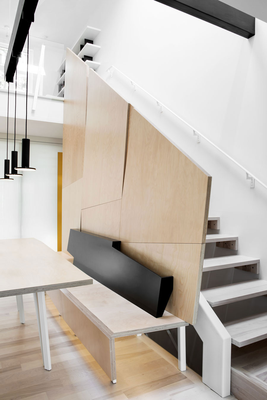 An Elegant Single-Family House with Bright and Modern Interiors in Montreal by naturehumaine (9)