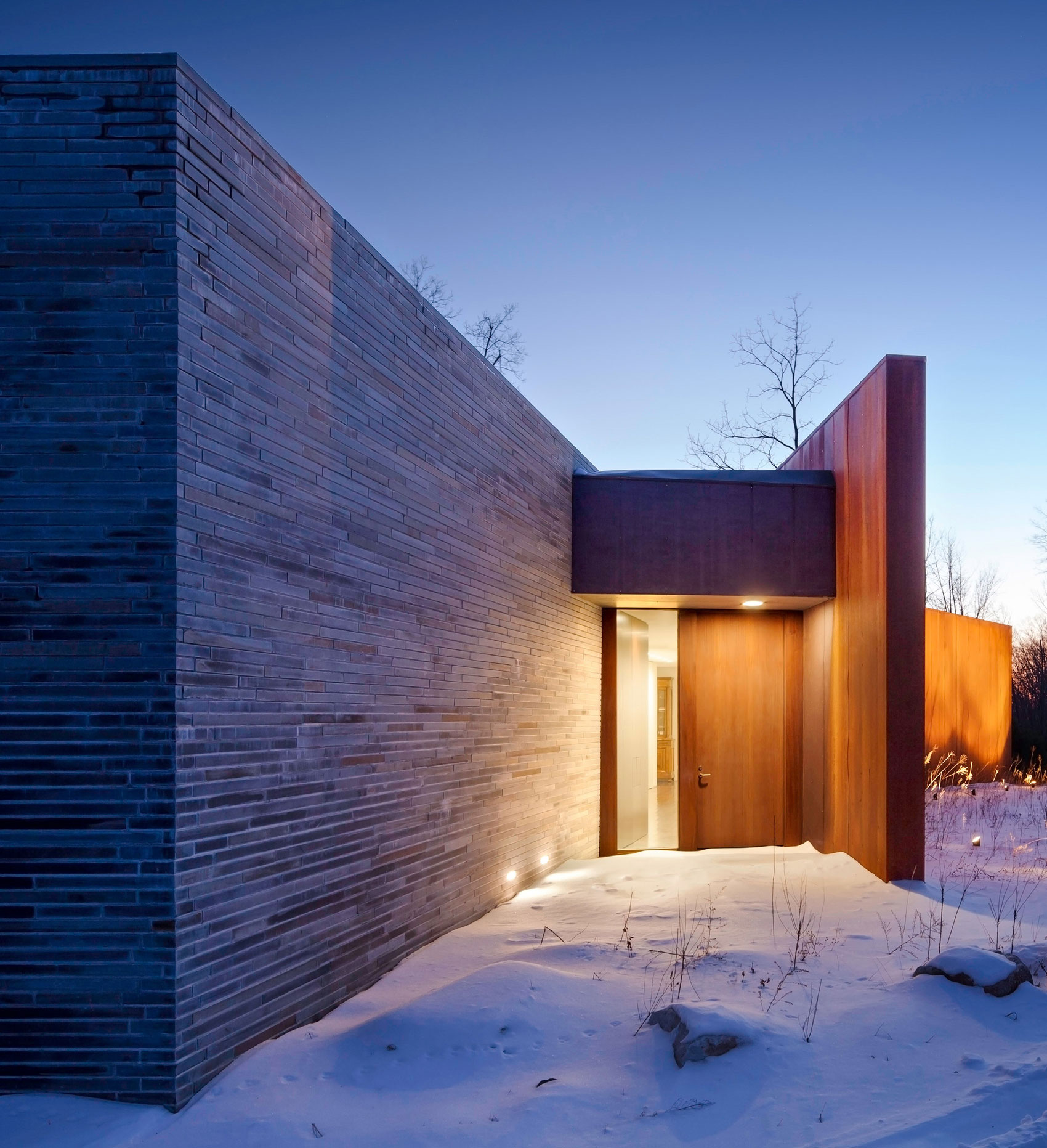 An Elegant Sustainable House in the Woods with Striking Exteriors of Ulster County by William Reue Architecture (10)