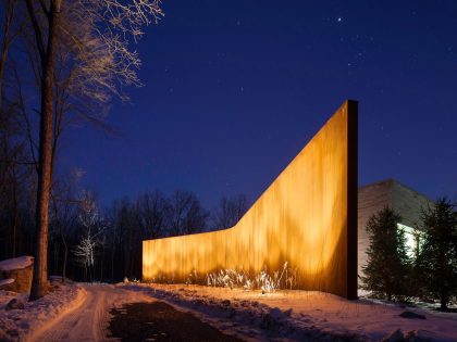An Elegant Sustainable House in the Woods with Striking Exteriors of Ulster County by William Reue Architecture (11)