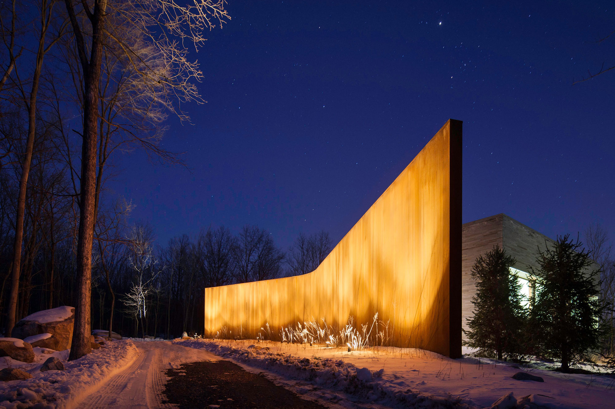 An Elegant Sustainable House in the Woods with Striking Exteriors of Ulster County by William Reue Architecture (11)