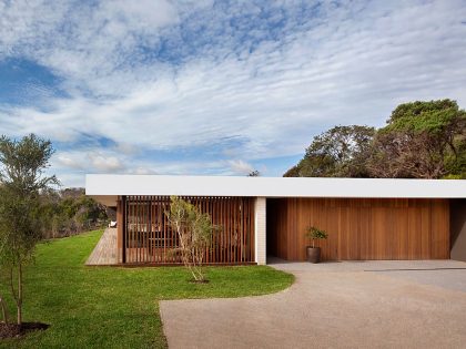 An Elegant Modern Wood and Glass House on the Mornington Peninsula, Victoria by InForm (1)