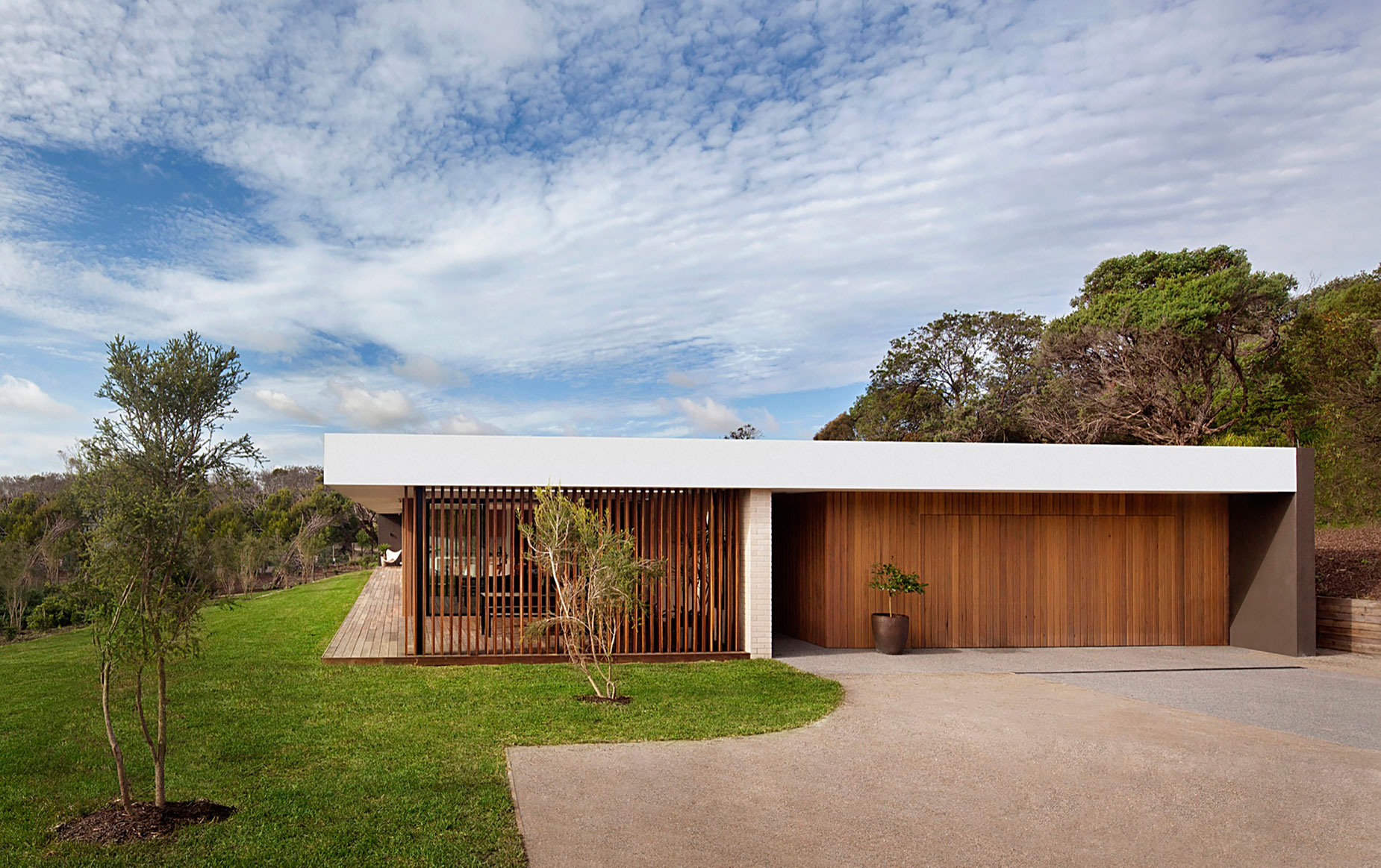 An Elegant Modern Wood and Glass House on the Mornington Peninsula, Victoria by InForm (1)
