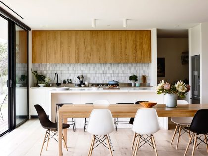 An Elegant Modern Wood and Glass House on the Mornington Peninsula, Victoria by InForm (10)