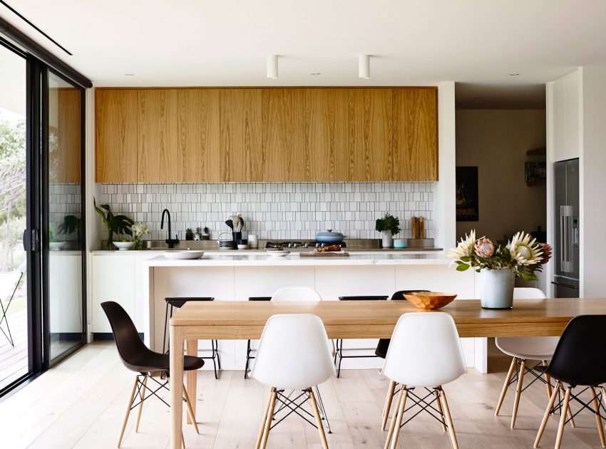 An Elegant Modern Wood and Glass House on the Mornington Peninsula, Victoria by InForm (10)