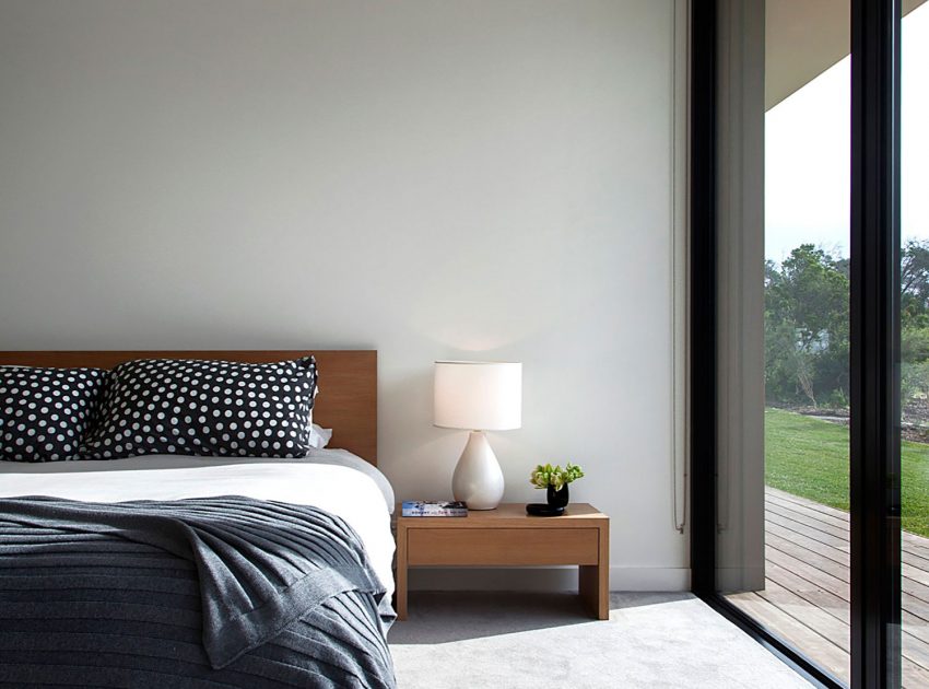 An Elegant Modern Wood and Glass House on the Mornington Peninsula, Victoria by InForm (11)