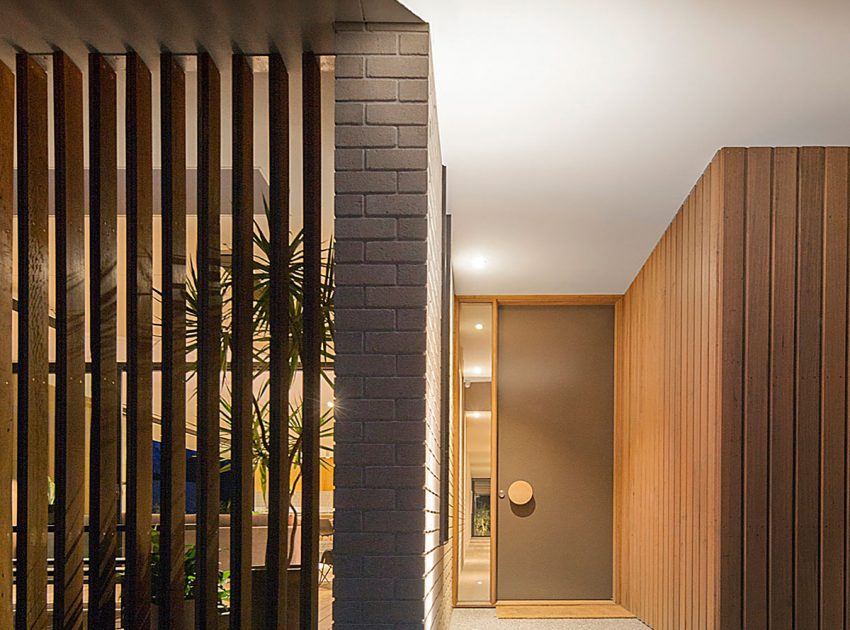 An Elegant Modern Wood and Glass House on the Mornington Peninsula, Victoria by InForm (15)