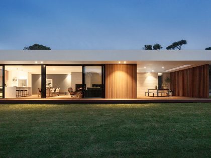 An Elegant Modern Wood and Glass House on the Mornington Peninsula, Victoria by InForm (16)