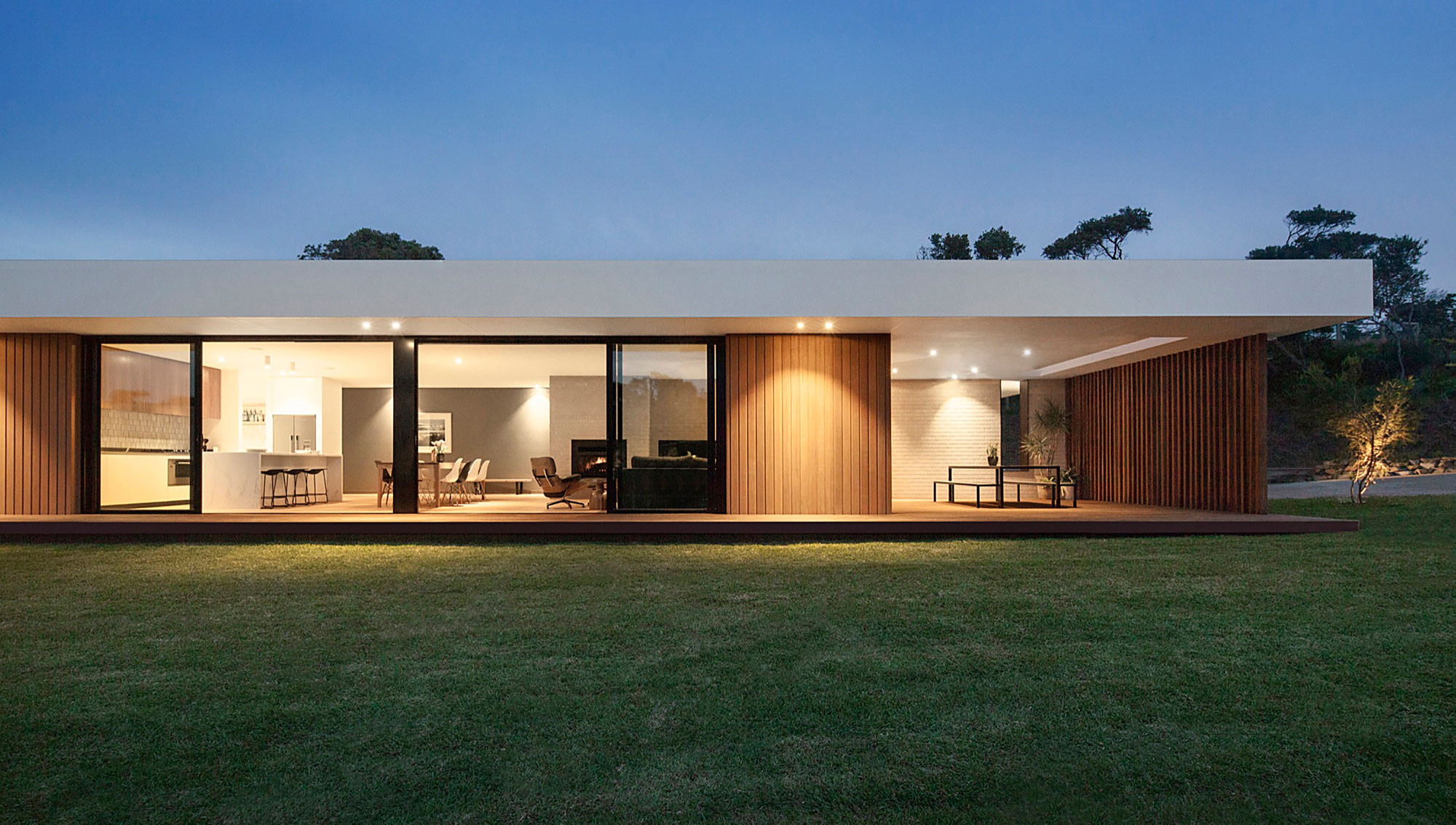 An Elegant Modern Wood and Glass House on the Mornington Peninsula, Victoria by InForm (16)
