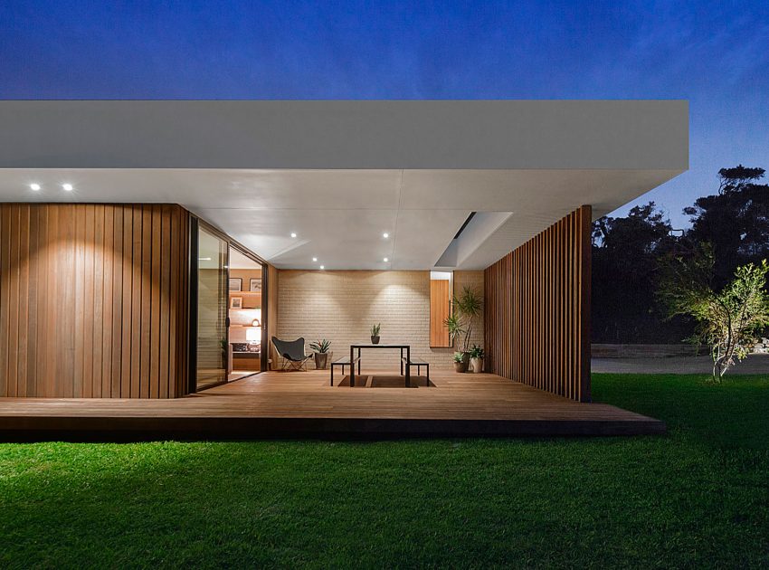 An Elegant Modern Wood and Glass House on the Mornington Peninsula, Victoria by InForm (17)