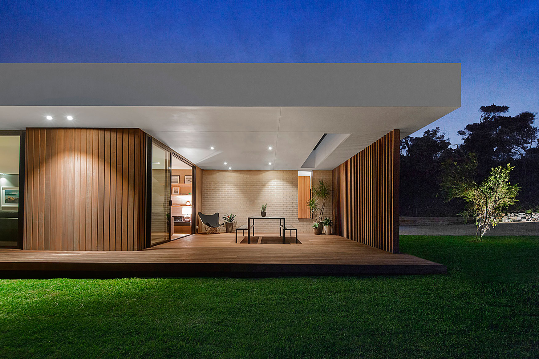 An Elegant Modern Wood and Glass House on the Mornington Peninsula, Victoria by InForm (17)