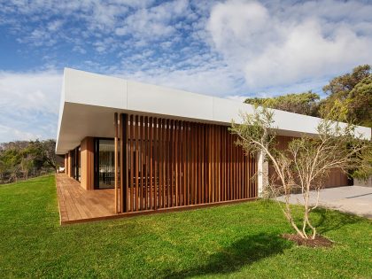 An Elegant Modern Wood and Glass House on the Mornington Peninsula, Victoria by InForm (2)