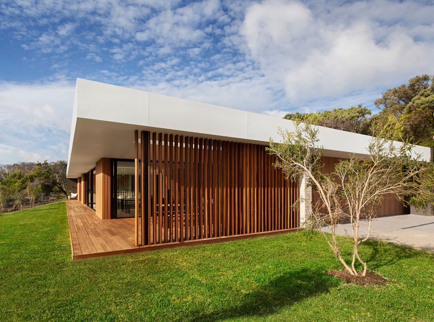 An Elegant Modern Wood and Glass House on the Mornington Peninsula, Victoria by InForm (2)
