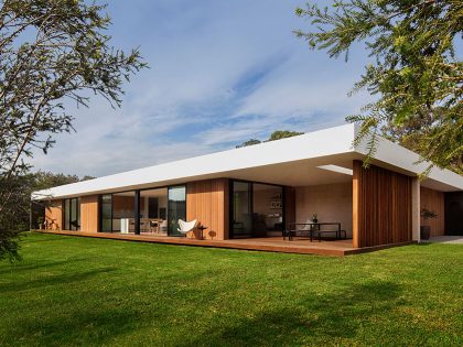 An Elegant Modern Wood and Glass House on the Mornington Peninsula, Victoria by InForm (3)