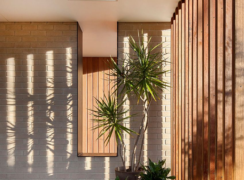 An Elegant Modern Wood and Glass House on the Mornington Peninsula, Victoria by InForm (5)