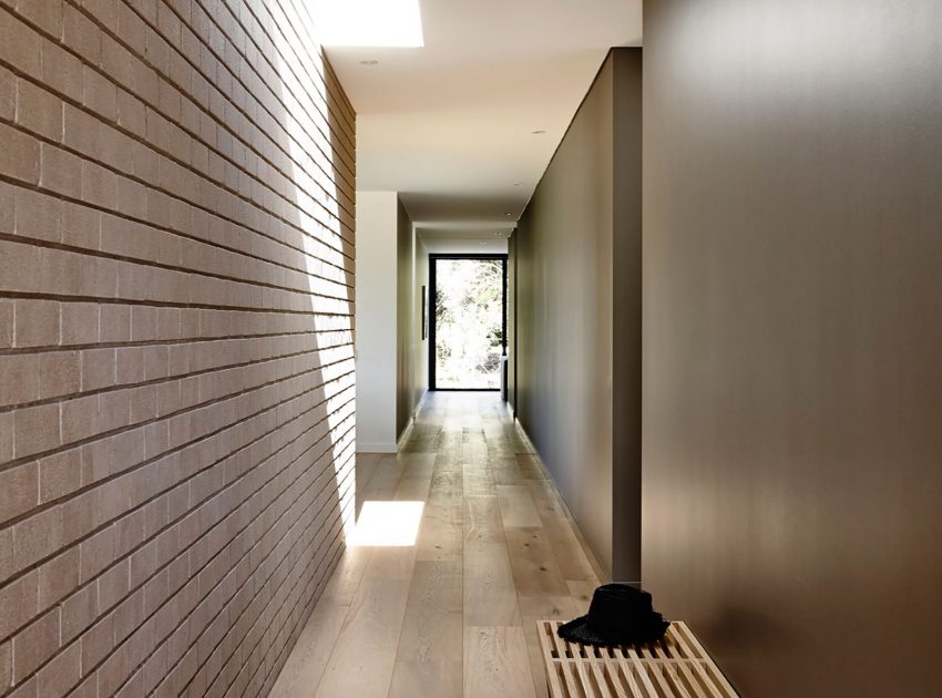 An Elegant Modern Wood and Glass House on the Mornington Peninsula, Victoria by InForm (6)