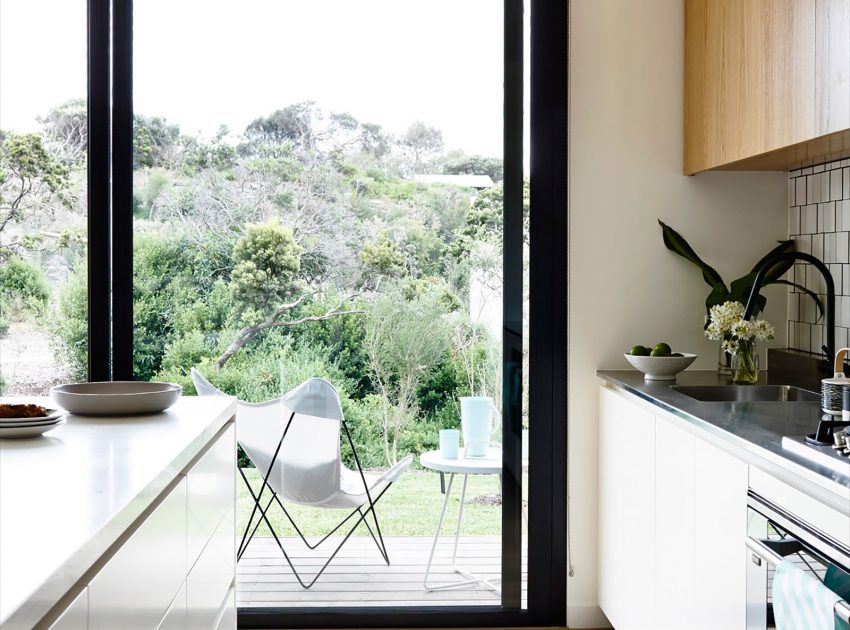 An Elegant Modern Wood and Glass House on the Mornington Peninsula, Victoria by InForm (9)