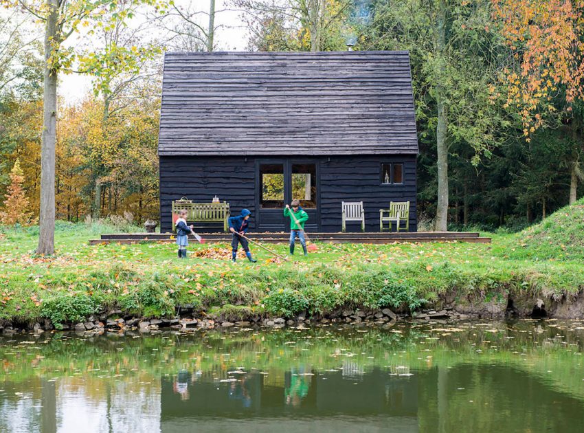 An Elegant Woodland Cabin with an All-Black Exterior in Belgium by De Rosee Sa Architects (1)