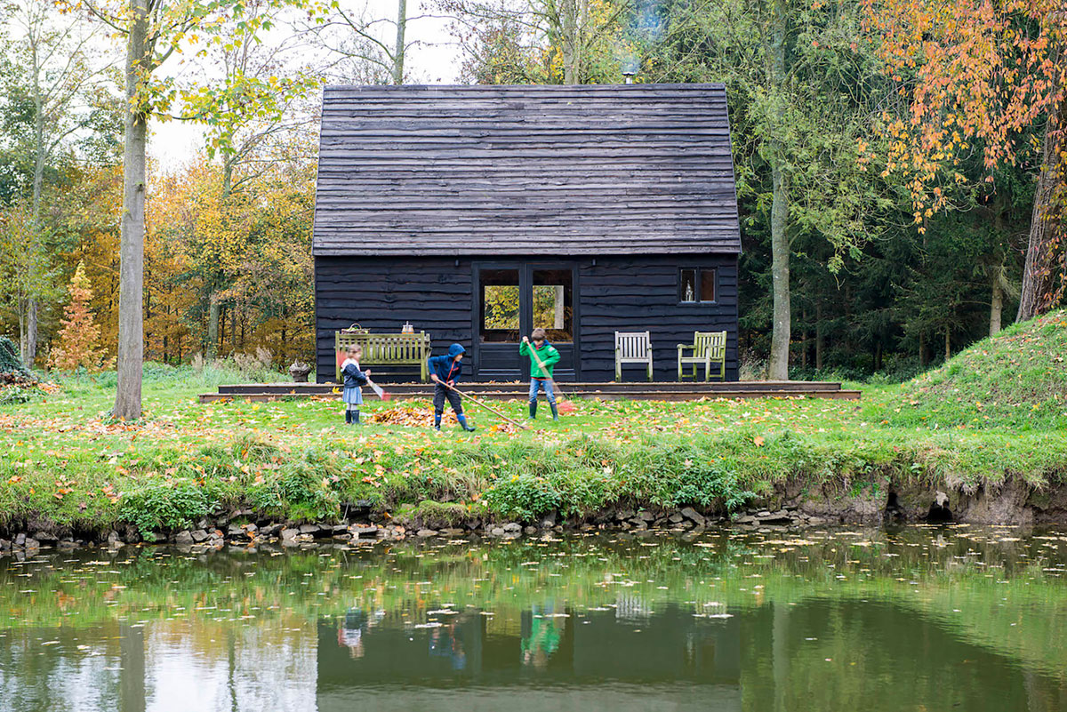 An Elegant Woodland Cabin with an All-Black Exterior in Belgium by De Rosee Sa Architects (1)