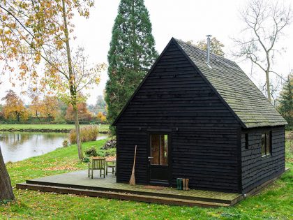 An Elegant Woodland Cabin with an All-Black Exterior in Belgium by De Rosee Sa Architects (15)