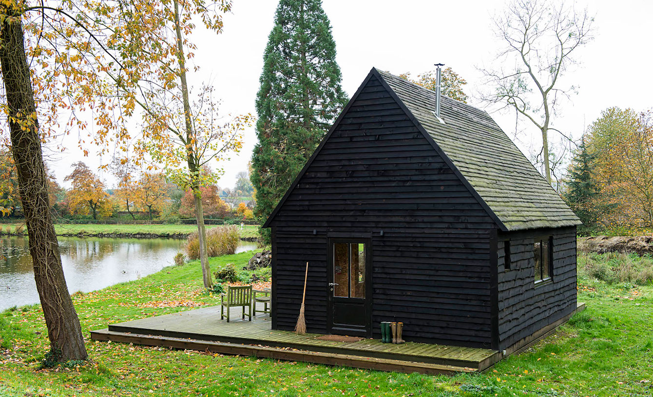 An Elegant Woodland Cabin with an All-Black Exterior in Belgium by De Rosee Sa Architects (15)