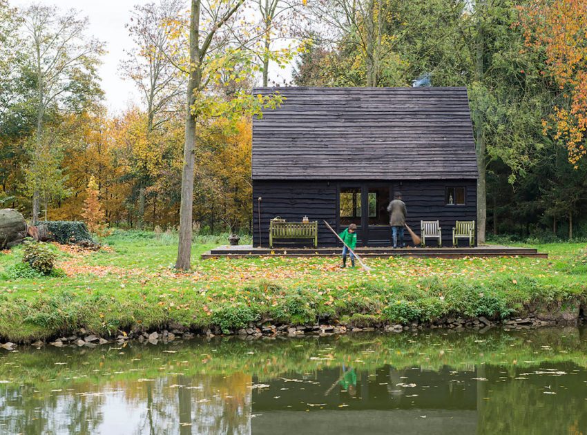 An Elegant Woodland Cabin with an All-Black Exterior in Belgium by De Rosee Sa Architects (2)