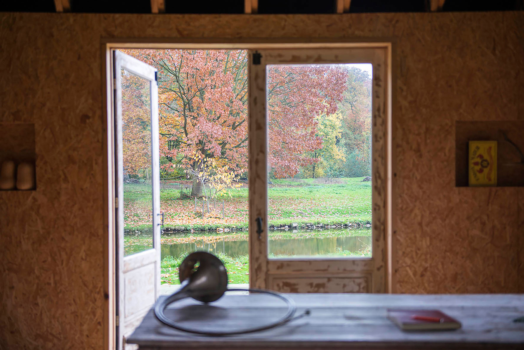 An Elegant Woodland Cabin with an All-Black Exterior in Belgium by De Rosee Sa Architects (23)