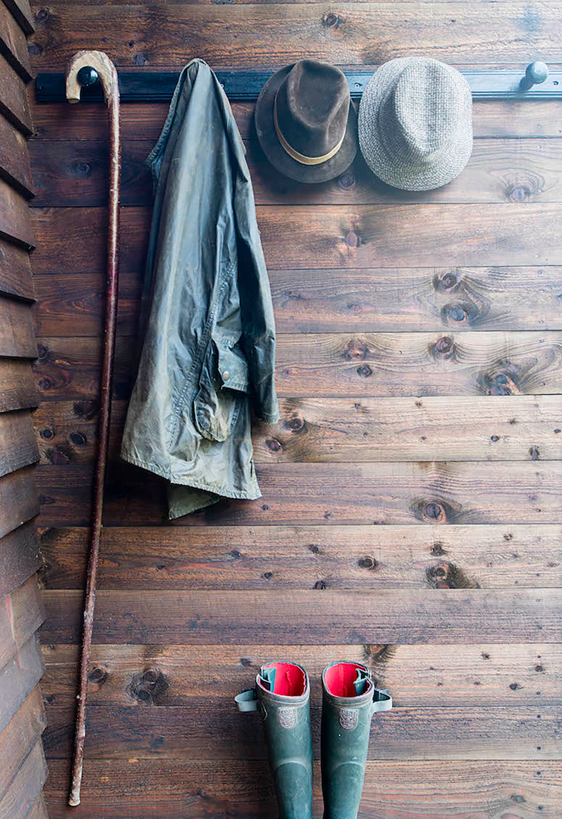 An Elegant Woodland Cabin with an All-Black Exterior in Belgium by De Rosee Sa Architects (24)