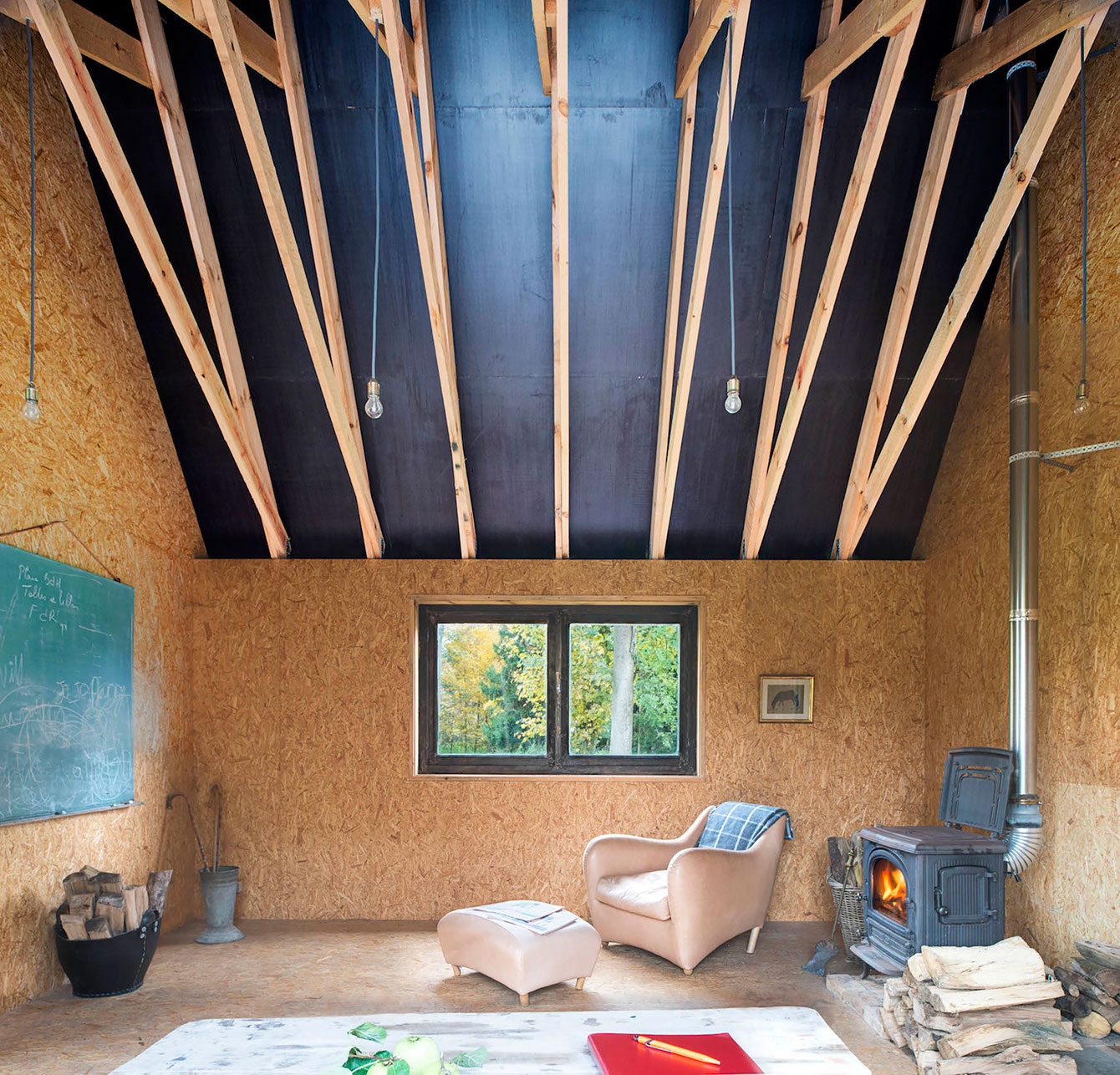 An Elegant Woodland Cabin with an All-Black Exterior in Belgium by De Rosee Sa Architects (25)