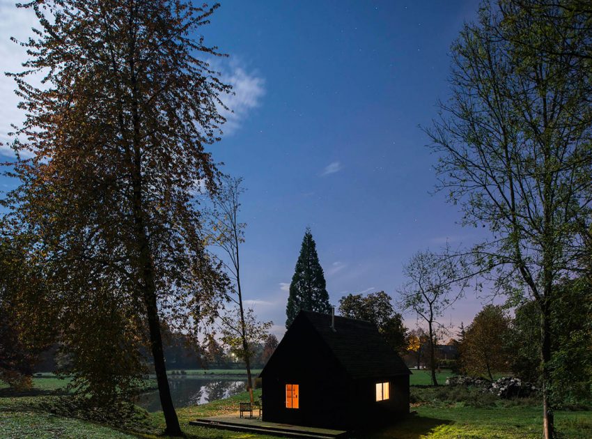 An Elegant Woodland Cabin with an All-Black Exterior in Belgium by De Rosee Sa Architects (29)