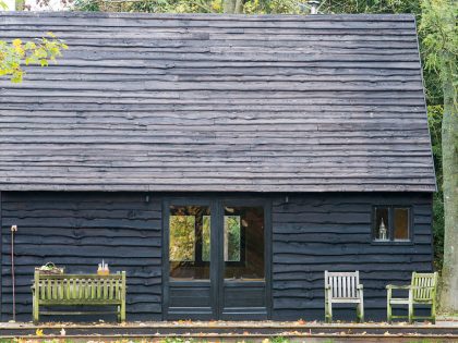 An Elegant Woodland Cabin with an All-Black Exterior in Belgium by De Rosee Sa Architects (3)