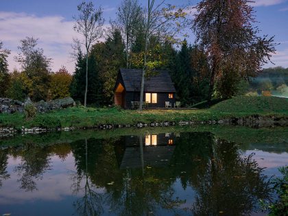 An Elegant Woodland Cabin with an All-Black Exterior in Belgium by De Rosee Sa Architects (31)