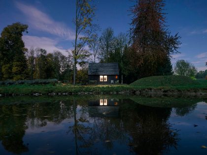 An Elegant Woodland Cabin with an All-Black Exterior in Belgium by De Rosee Sa Architects (32)