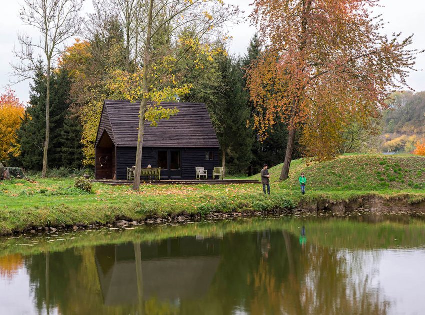 An Elegant Woodland Cabin with an All-Black Exterior in Belgium by De Rosee Sa Architects (5)