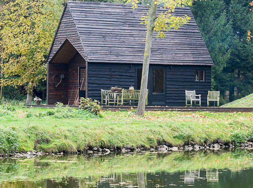 An Elegant Woodland Cabin with an All-Black Exterior in Belgium by De Rosee Sa Architects (6)