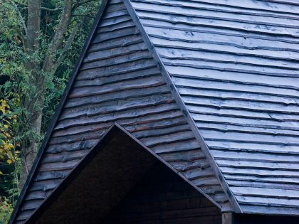 An Elegant Woodland Cabin with an All-Black Exterior in Belgium by De Rosee Sa Architects (9)