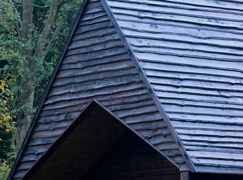 An Elegant Woodland Cabin with an All-Black Exterior in Belgium by De Rosee Sa Architects (9)