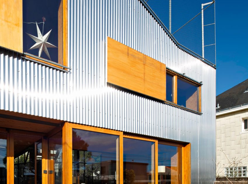 An Elegant and Beautiful House with Metal Walls and a Sloping Roof Terrace in Nantes by Mabire Reich Architects (1)