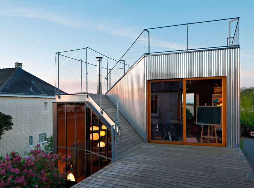 An Elegant and Beautiful House with Metal Walls and a Sloping Roof Terrace in Nantes by Mabire Reich Architects (10)