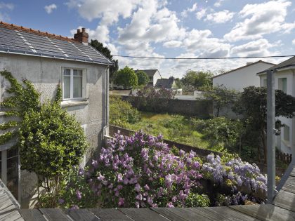 An Elegant and Beautiful House with Metal Walls and a Sloping Roof Terrace in Nantes by Mabire Reich Architects (11)