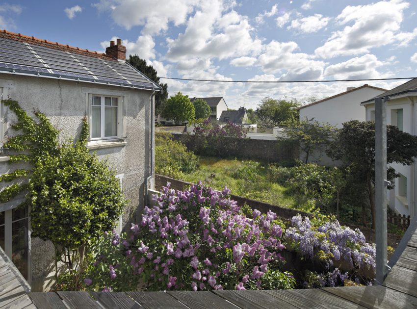 An Elegant and Beautiful House with Metal Walls and a Sloping Roof Terrace in Nantes by Mabire Reich Architects (11)