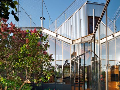 An Elegant and Beautiful House with Metal Walls and a Sloping Roof Terrace in Nantes by Mabire Reich Architects (12)