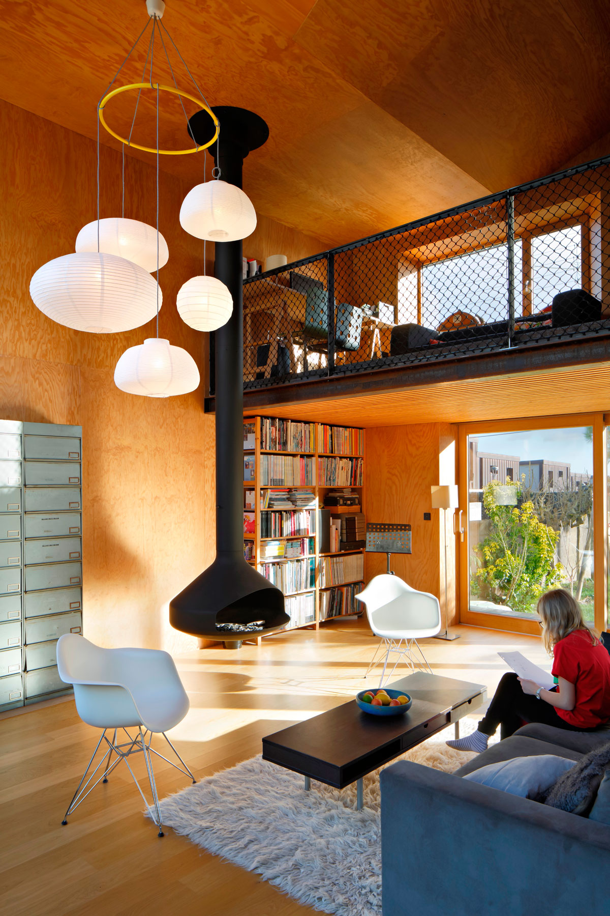 An Elegant and Beautiful House with Metal Walls and a Sloping Roof Terrace in Nantes by Mabire Reich Architects (17)
