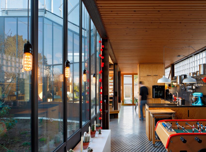 An Elegant and Beautiful House with Metal Walls and a Sloping Roof Terrace in Nantes by Mabire Reich Architects (19)