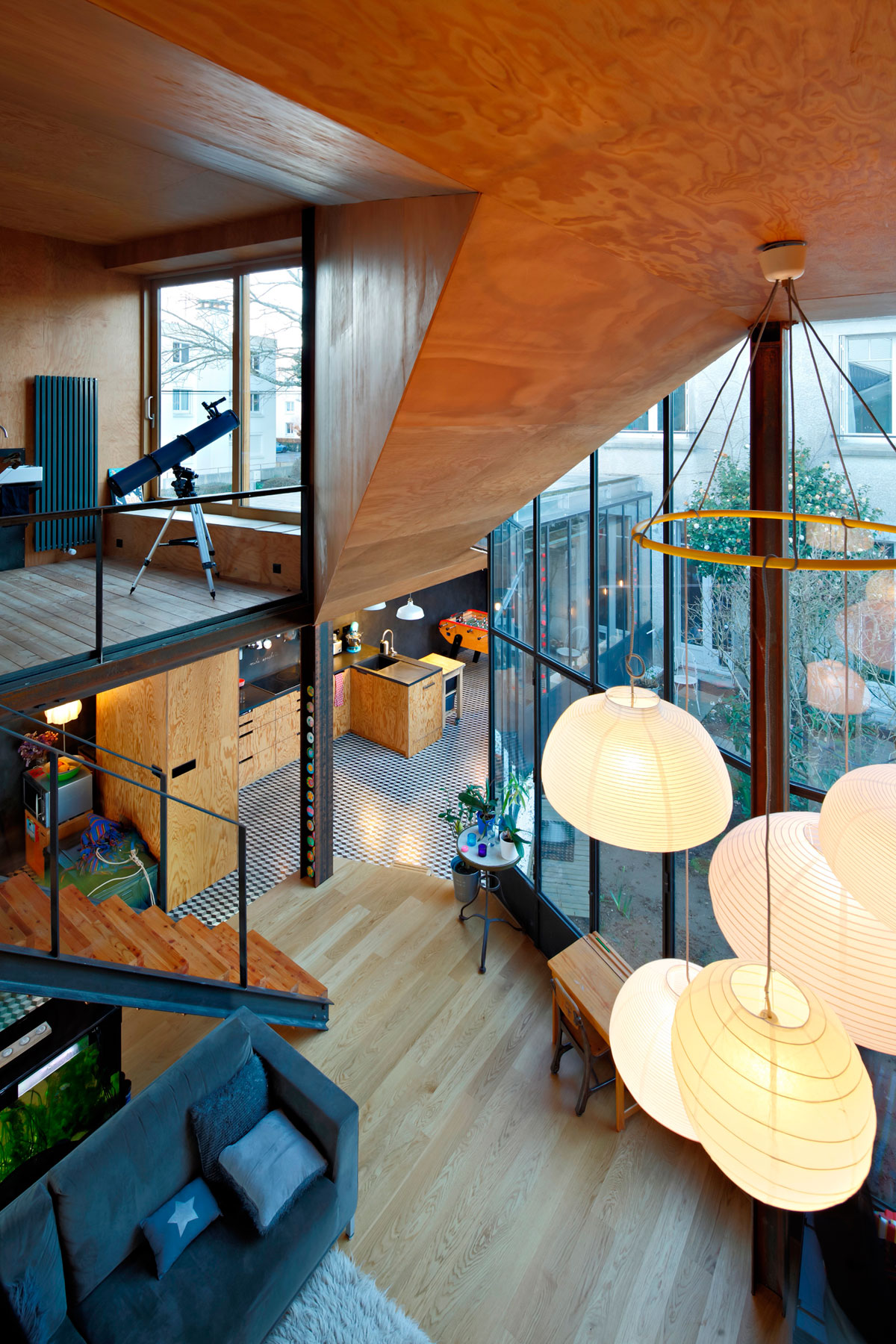 An Elegant and Beautiful House with Metal Walls and a Sloping Roof Terrace in Nantes by Mabire Reich Architects (23)