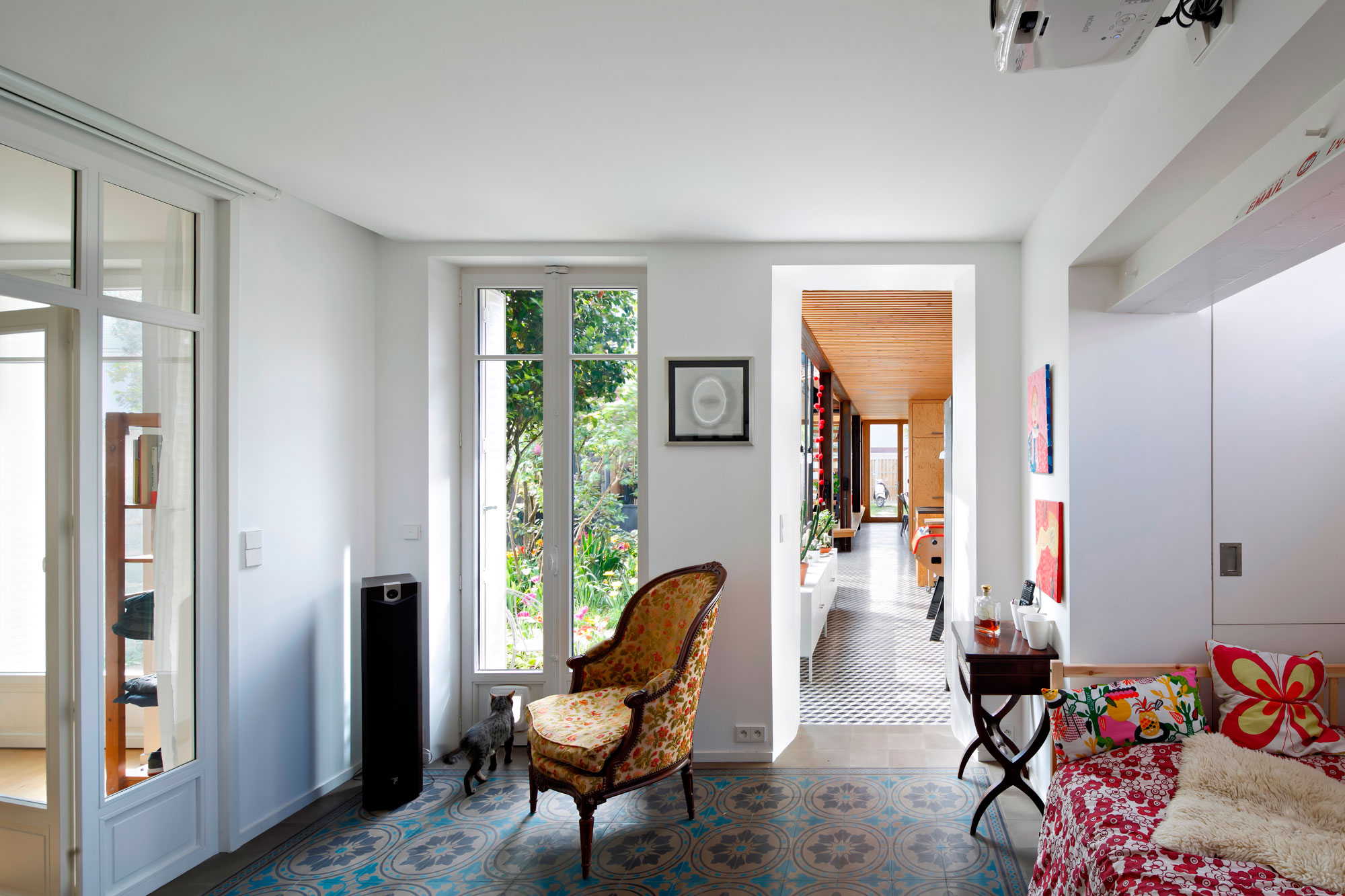 An Elegant and Beautiful House with Metal Walls and a Sloping Roof Terrace in Nantes by Mabire Reich Architects (24)