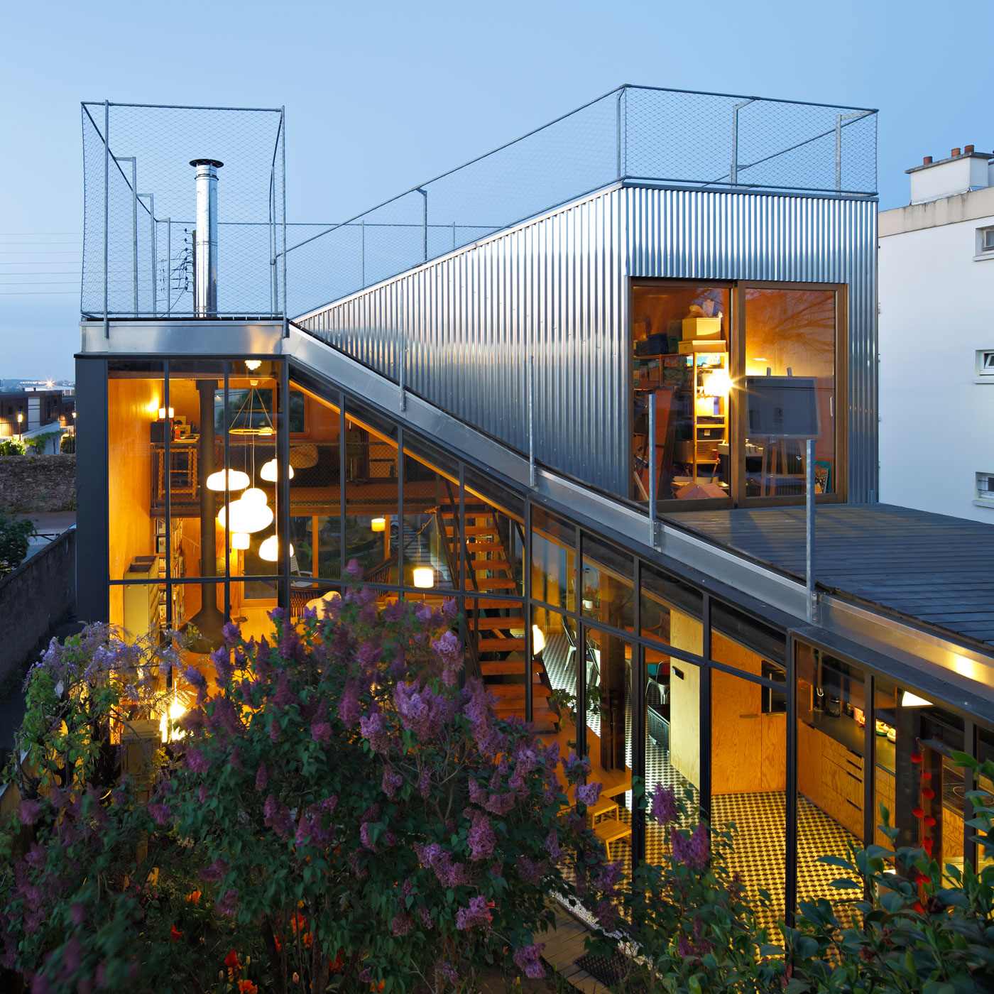An Elegant and Beautiful House with Metal Walls and a Sloping Roof Terrace in Nantes by Mabire Reich Architects (28)