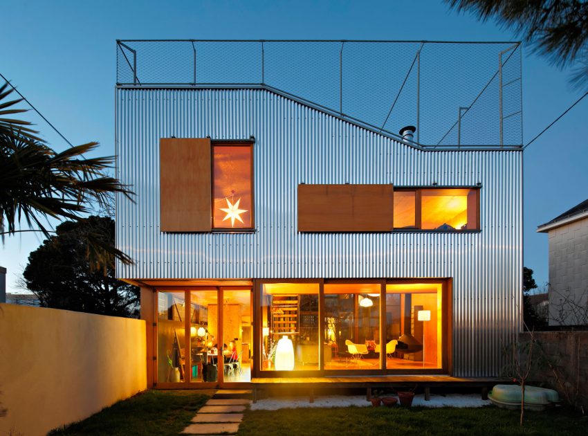 An Elegant and Beautiful House with Metal Walls and a Sloping Roof Terrace in Nantes by Mabire Reich Architects (30)