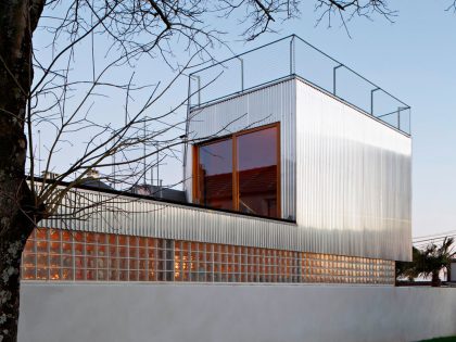 An Elegant and Beautiful House with Metal Walls and a Sloping Roof Terrace in Nantes by Mabire Reich Architects (32)
