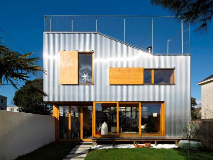 An Elegant and Beautiful House with Metal Walls and a Sloping Roof Terrace in Nantes by Mabire Reich Architects (4)