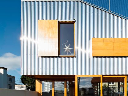 An Elegant and Beautiful House with Metal Walls and a Sloping Roof Terrace in Nantes by Mabire Reich Architects (5)